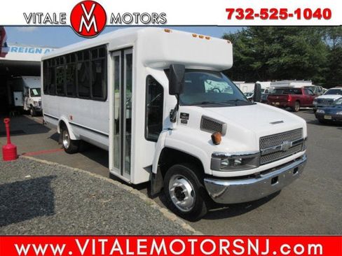 Used 2009 Chevrolet Kodiak C4500 2WD Regular Cab image 1