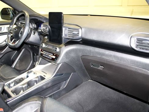 Used 2020 Ford Explorer ST w/ ST Street Pack image 28