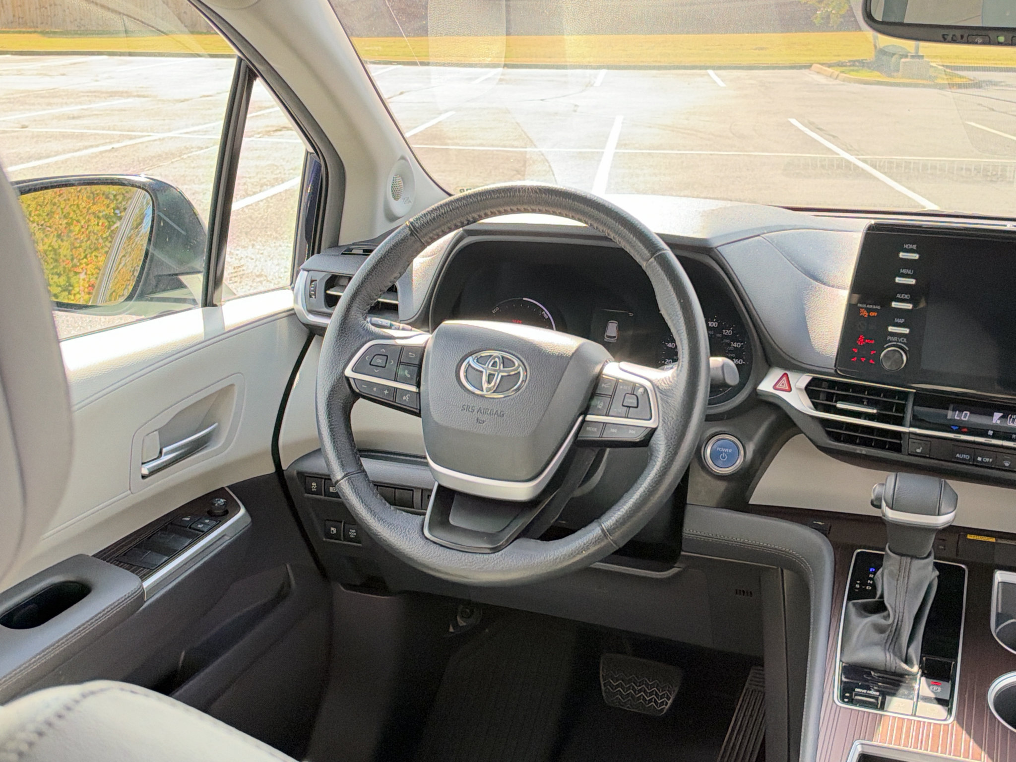 Used 2024 Toyota Sienna XLE w/ XLE Plus Package AWD/4WD image 23