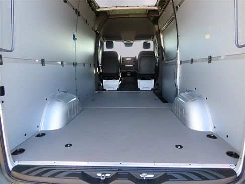 Used 2024 Mercedes-Benz Sprinter 2500 image 30