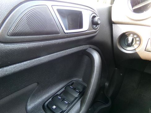 Used 2014 Ford Fiesta SE FWD image 18
