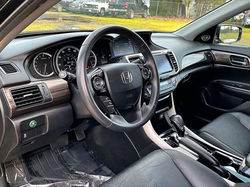 Used 2017 Honda Accord EX-L image 19