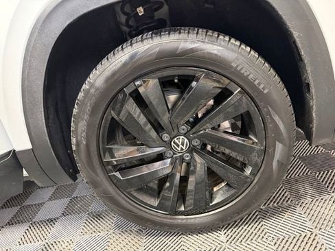 Used 2022 Volkswagen Atlas Cross Sport SE image 39