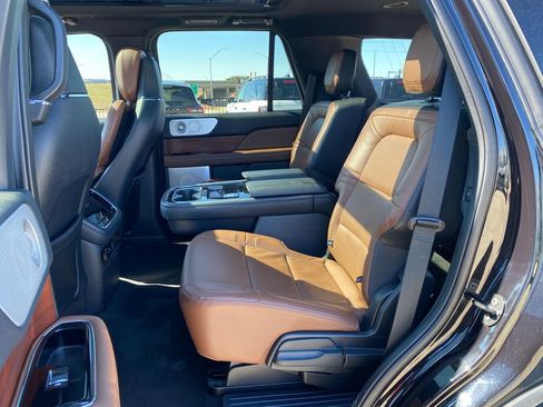 Used 2022 Lincoln Navigator Reserve w/ Equipment Group 201A AWD/4WD image 31