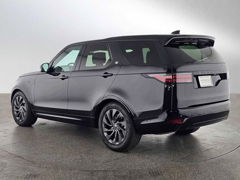 Used 2024 Land Rover Discovery Dynamic SE image 3