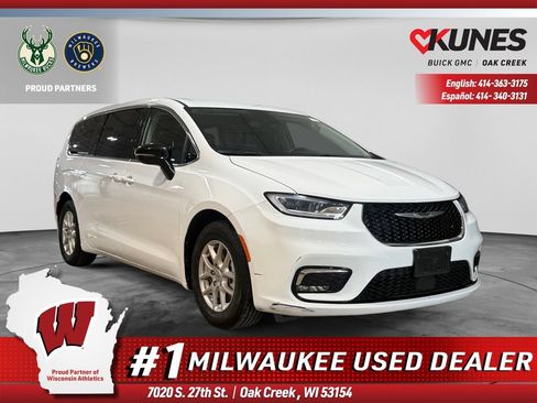 Used 2024 Chrysler Pacifica Touring-L FWD image 1