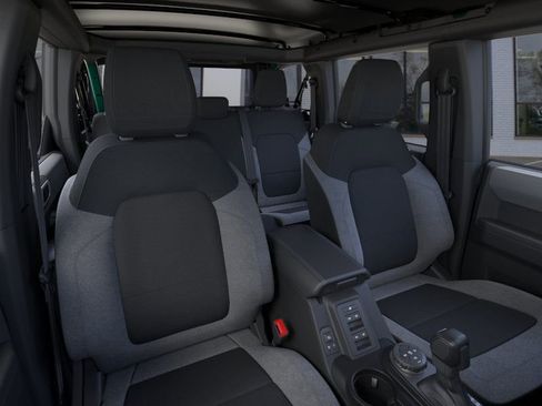 New 2025 Ford Bronco Base image 10