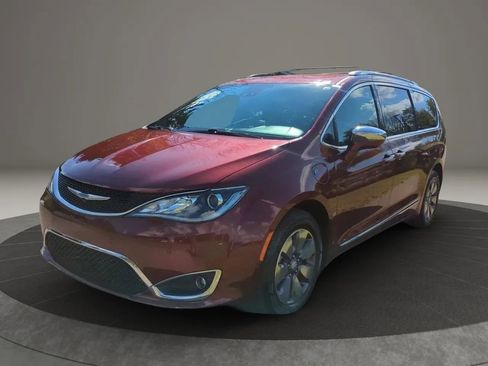 Used 2020 Chrysler Pacifica Limited FWD image 1