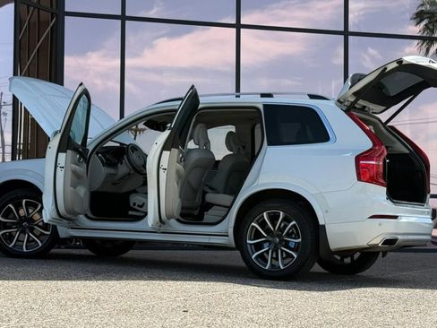 Used 2016 Volvo XC90 T6 Momentum w/ Momentum Plus Package AWD/4WD image 29
