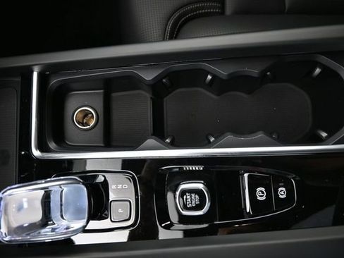 New 2026 Volvo XC60 B5 Ultra w/ Climate Package AWD/4WD image 11