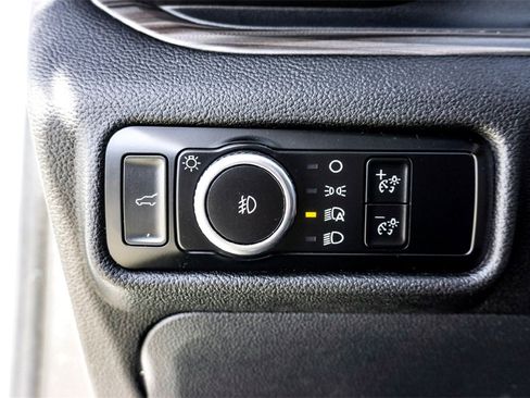 Used 2024 Ford Explorer Limited image 16