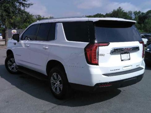 Used 2023 GMC Yukon SLE AWD/4WD image 6