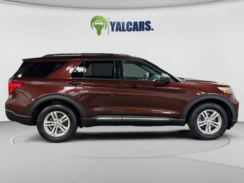 Used 2020 Ford Explorer XLT w/ Comfort Package AWD/4WD image 6