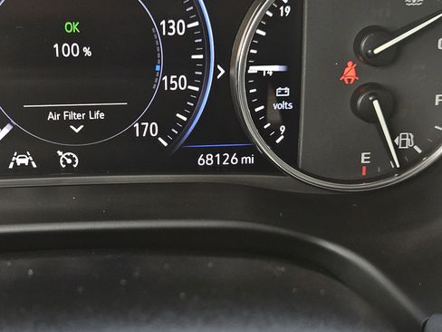 Used 2024 Buick Enclave Premium image 17