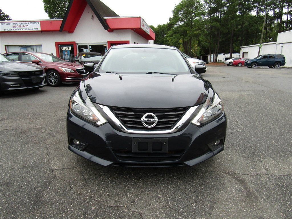 Used 2017 Nissan Altima 3.5 SL w/ 3.5SL Technology Package FWD image 2
