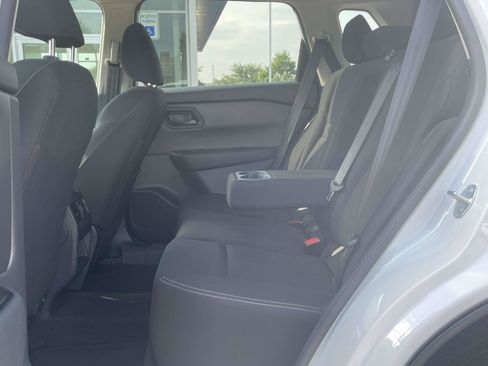 Used 2025 Nissan Rogue S AWD/4WD image 9