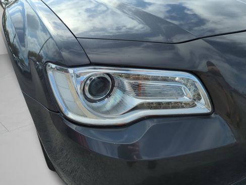 Used 2019 Chrysler 300 Limited RWD image 17