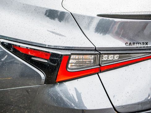 Used 2023 Lexus IS 500 image 8