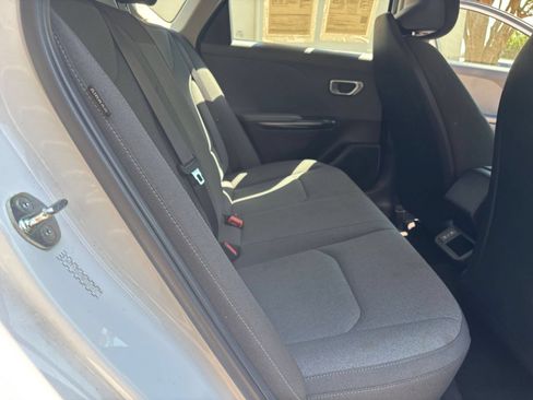 Used 2025 Kia K4 FWD image 18