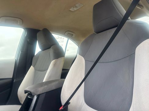 Used 2021 Toyota Corolla LE FWD image 34