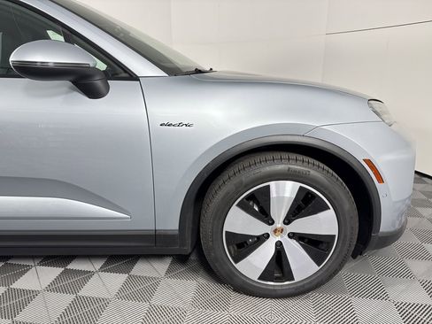 New 2025 Porsche Macan Electric RWD image 12