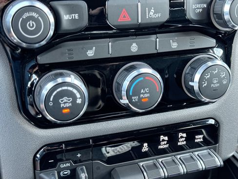 Used 2025 RAM 1500 Big Horn AWD/4WD image 18