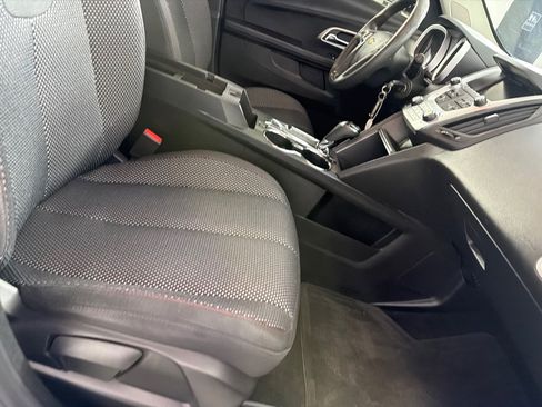Used 2017 Chevrolet Equinox LS FWD image 22