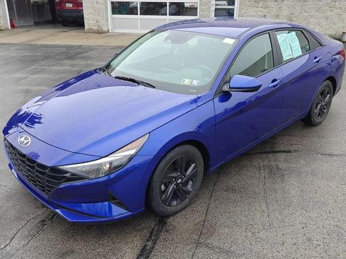 Used 2022 Hyundai Elantra SEL w/ Cargo Package image 9