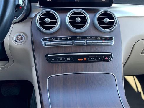 Used 2021 Mercedes-Benz GLC 300 image 31
