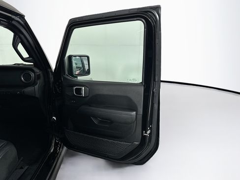 Used 2023 Jeep Wrangler Unlimited Rubicon 4xe w/ Cold Weather Group AWD/4WD image 32