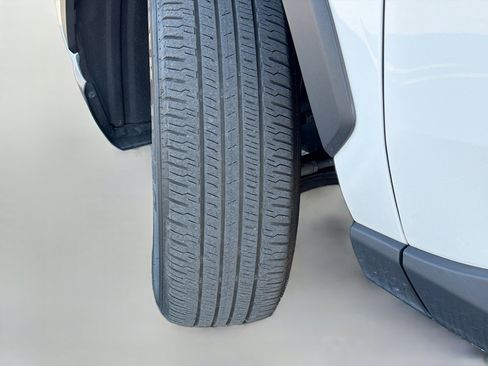 Used 2024 Toyota RAV4 XLE FWD image 40