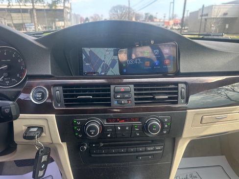 Used 2011 BMW 328i Convertible image 15