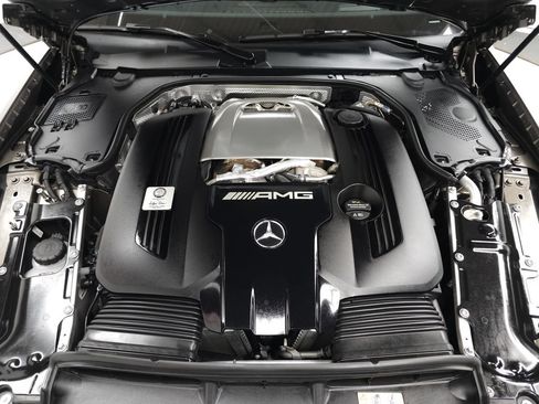 Used 2022 Mercedes-Benz SL 55 AMG 4MATIC w/ Driver Assistance Package image 39
