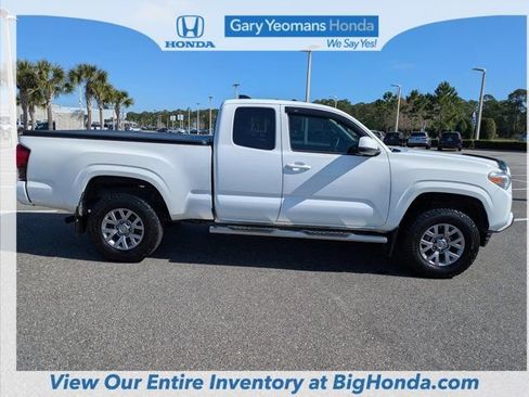 Used 2022 Toyota Tacoma SR image 3