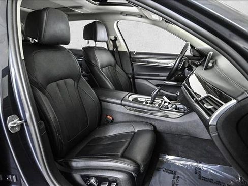 Used 2018 BMW 740i xDrive image 22