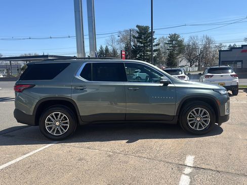 Used 2023 Chevrolet Traverse LT w/ Rear Camera Mirror Package AWD/4WD image 9
