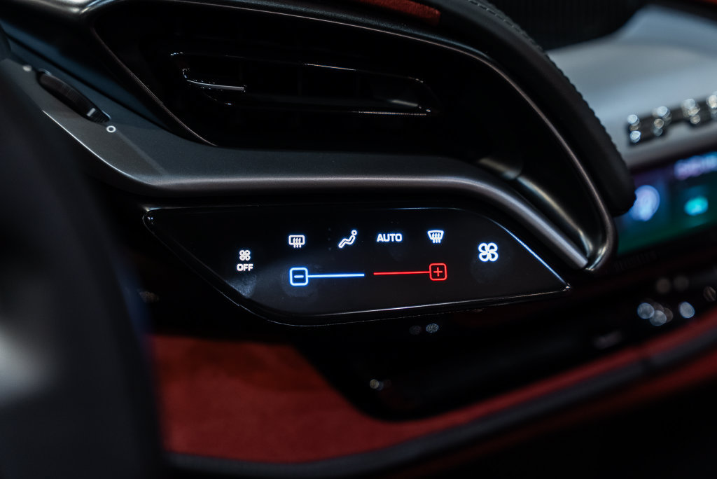 Certified 2022 Ferrari SF90 Spider AWD/4WD image 34