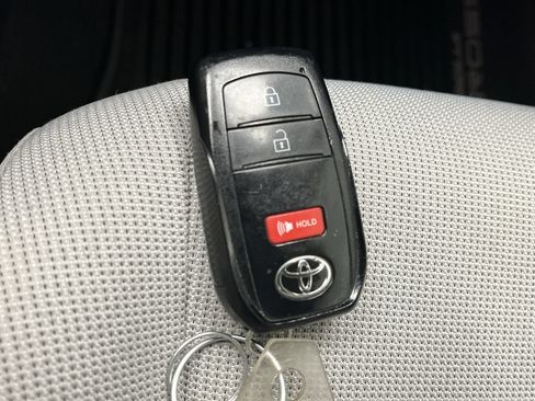 Used 2022 Toyota Corolla Cross LE AWD/4WD image 23