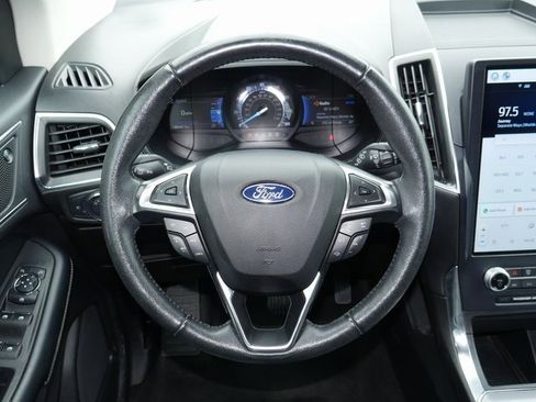 Used 2022 Ford Edge Titanium image 17