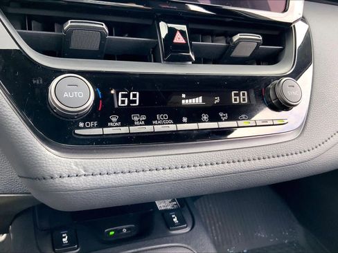 Used 2025 Toyota Corolla Premium Plus image 30