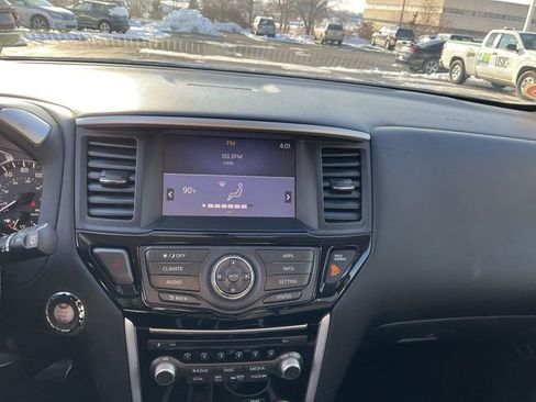 Used 2017 Nissan Pathfinder S image 13