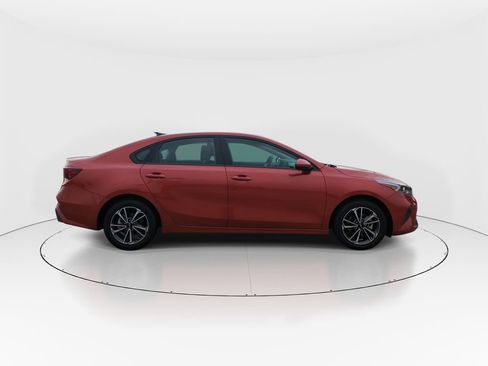 Used 2024 Kia Forte LXS FWD image 9