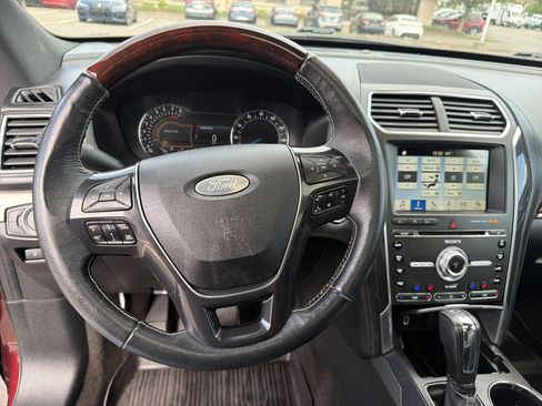 Used 2018 Ford Explorer Platinum AWD/4WD image 18
