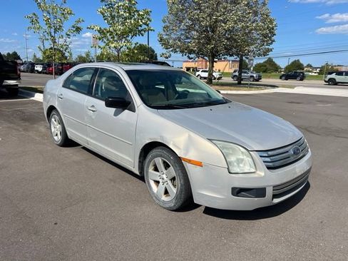 Used 2009 Ford Fusion SE FWD image 3