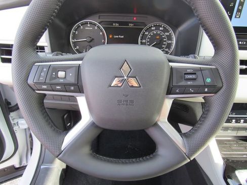 New 2026 Mitsubishi Outlander SE FWD image 21