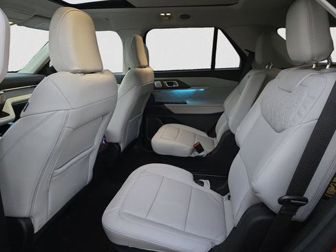 Used 2025 Ford Explorer Platinum w/ Ultimate Package image 15