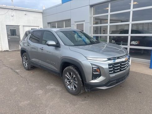 Used 2025 Chevrolet Equinox LT w/ Safety and Technology Package image 2