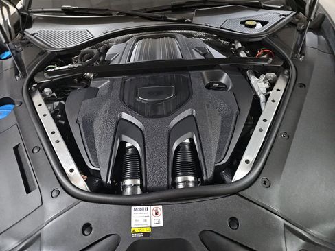 Used 2023 Porsche Panamera 4 Platinum Edition image 15