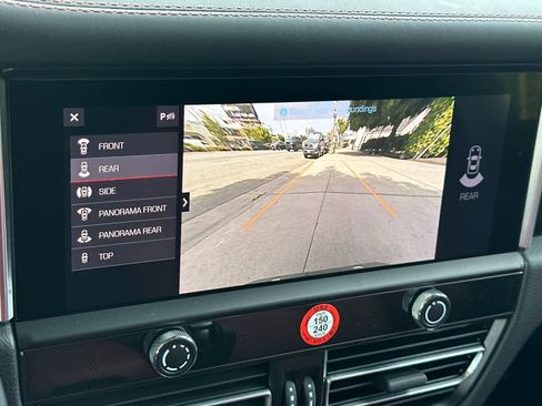 Certified 2025 Porsche Macan AWD/4WD image 23