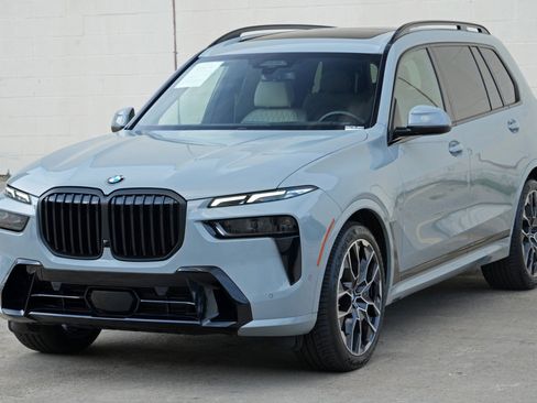 Used 2023 BMW X7 xDrive40i w/ M Sport Package AWD/4WD image 53